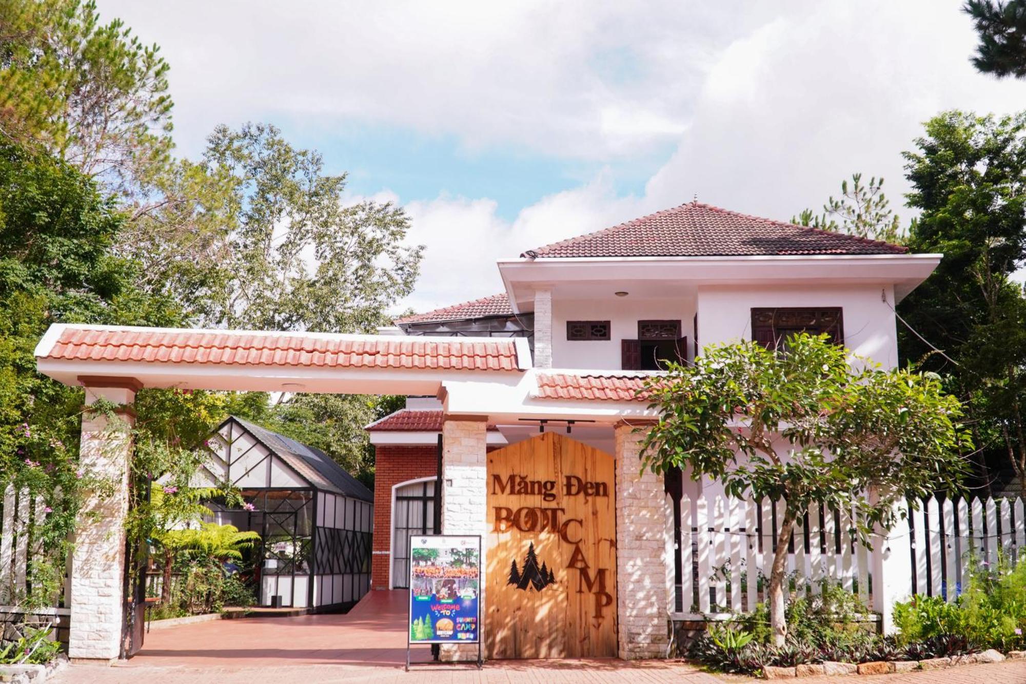 A Little Home Mang Den Kon Von Kla Exterior photo